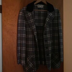 Used jacket with buttons and two front pockets size L good condition